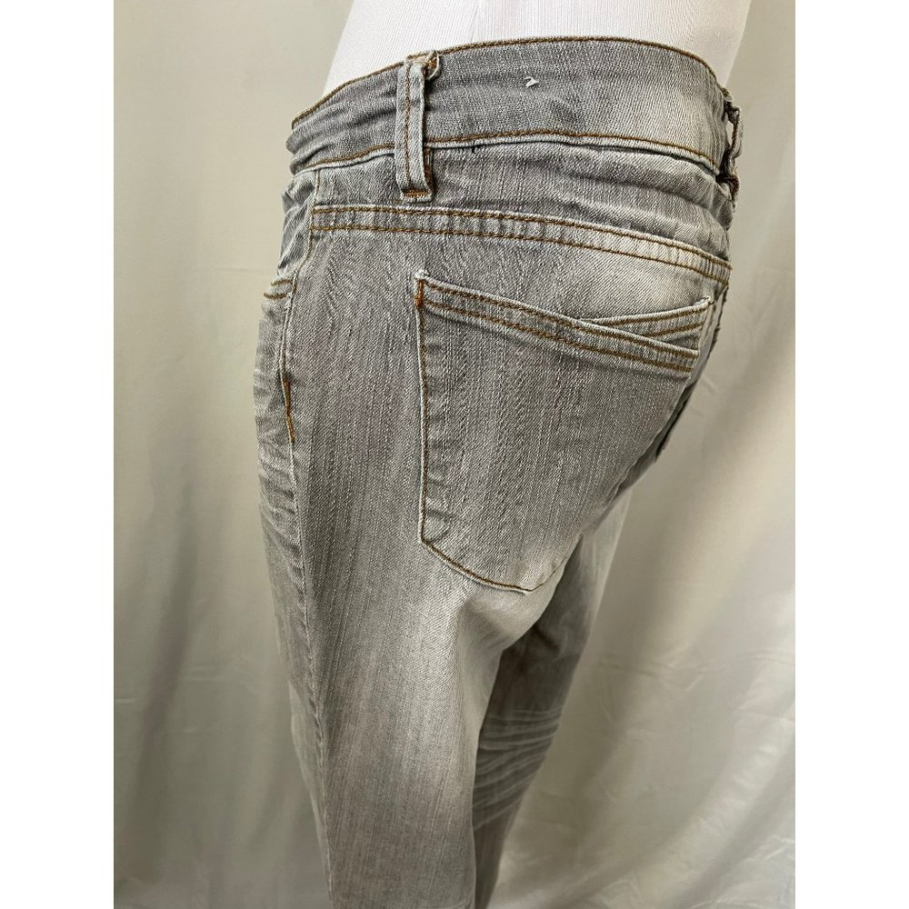 Dollhouse Light Gray Capri Jeans - 13 - Picture 10 of 12